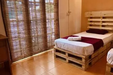 Seconds Hostel   Colombo