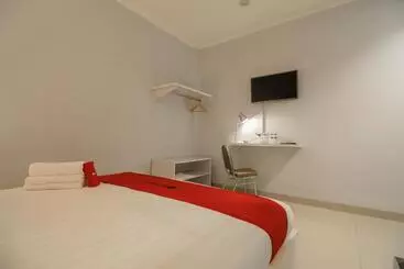Hotel Reddoorz Plus Near Soekarno Hatta Airport 2