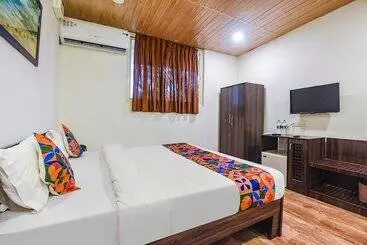 Hotel Fabexpress Coco Homes