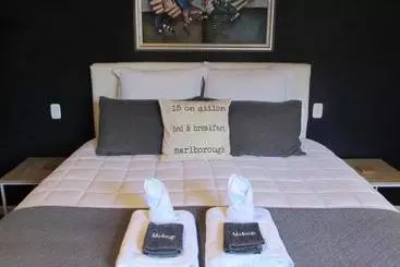 15 On Dillon Bed & Breakfast