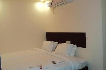 Hotel Mani's Residency