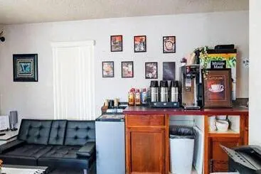 ホテル Rose City Inn And Suites