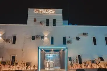 ホテル Emiez Apartment And