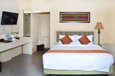 La Cecile Hotel And Cafe Komodo