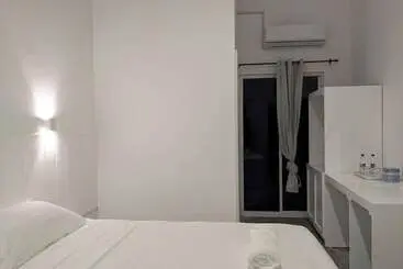 پانسیون Avi Guesthouse