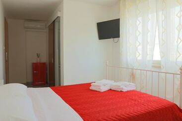 تختخواب و صبحانه Bed&bread Piazza Nzegna