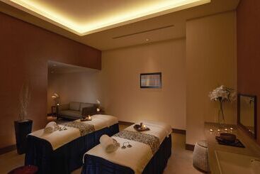 فندق Doubletree By Hilton Okinawa Chatan Resort