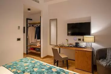 هتل Navona Essence