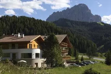 Garni Hotel Rosengarten B&b