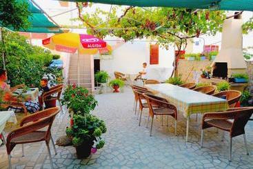 Otel Apartments Luna