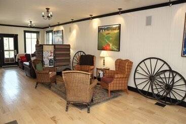 فندق Hilton Grand Vacations Club Blue Mountain Canada