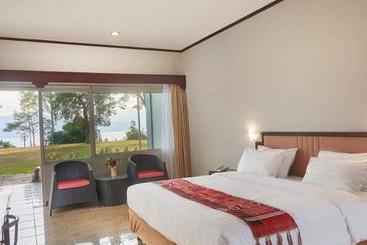 Отель Patra Parapat Lake Resort