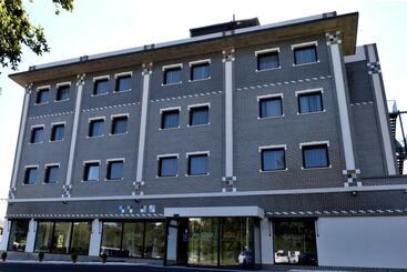 فندق New Bilbao Airport