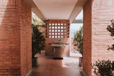 هتل Travelers Orange Suites