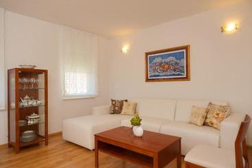 هتل Apartments Maja