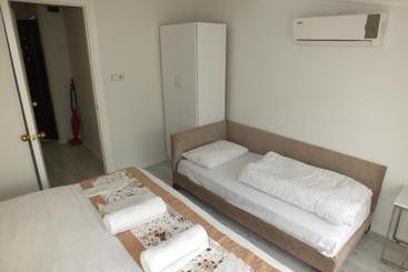 ホテル Taksim 9 Suites Apartments