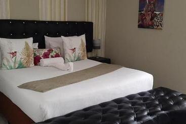 هتل The New Mall Guesthouse