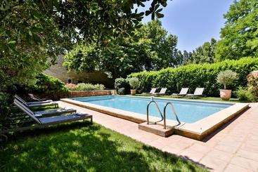 هتل Mas Château Blanc