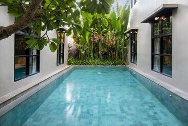 בית מלון כפרי The Aswana Seminyak