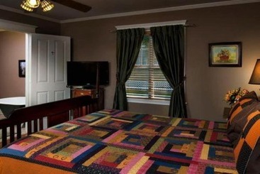 Hotel The Carriage House