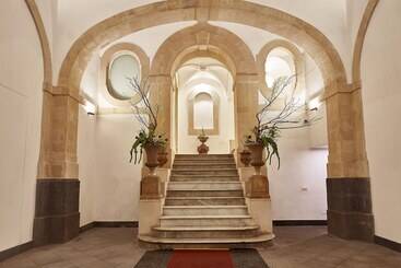 هتل Asmundo Di Gisira