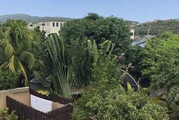 هتل Kingston Paradise Place Rooms