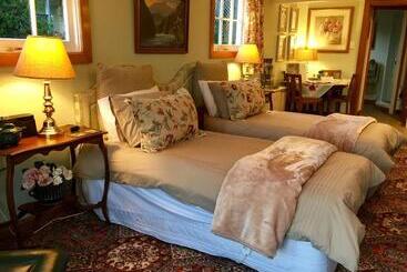 Отель Ah House City B&b Nelson