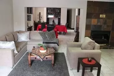 Hotel Amjicaja Guesthouse, Tours & Rentals