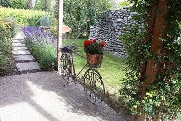 Otel River Rock Estate