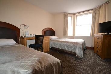 هتل Airport Guest House