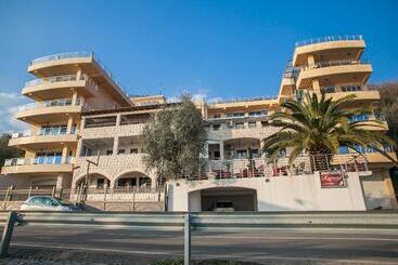 Hotel Apartments Raymond