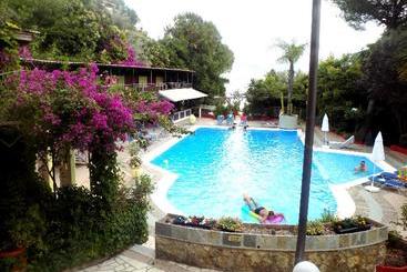 호텔 Lefkada Beachfront Apartment