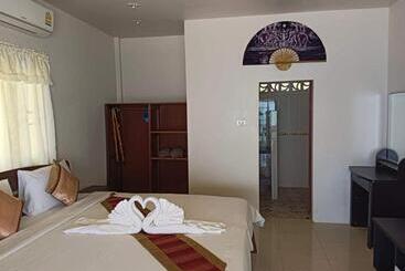 Hotel Pranee Beach Bungalows