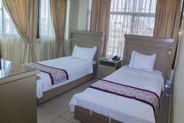 Отель Rising Sun