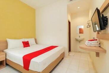 Pensiune Reddoorz Plus @ Slamet Riyadi