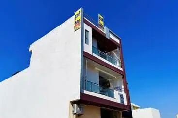 Hotel Pujari Palace