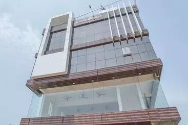 Hotel Oyo 13745 Cmn Stay