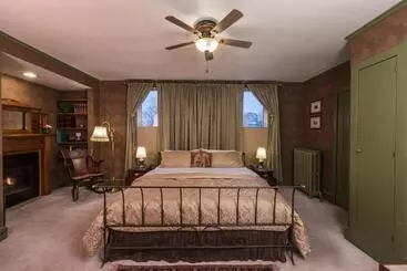 تختخواب و صبحانه Astor House