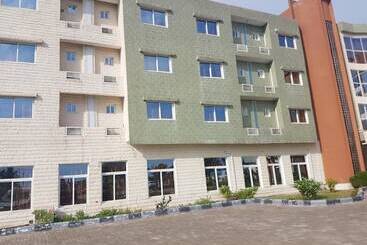 هتل Millennium Guest House & Suites