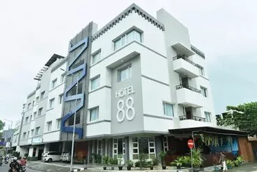 Hotel 88 Diponegorojember By Wh