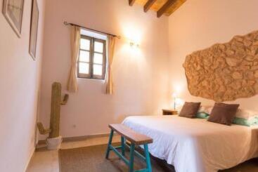 Apartamentos turísticos Típica Casa Rural Ibicenca Con Piscina Privada!