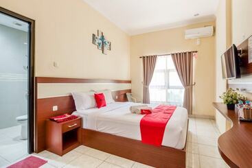 בית מלון כפרי Reddoorz Syariah @ Jalan Simpang Gajayana