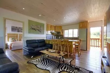 ツーリストアパートメント Monzi Safari Lodge