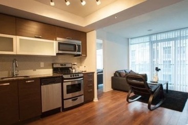 Apartament Elite Suites Queen West Condo Offered By Short Term Stays