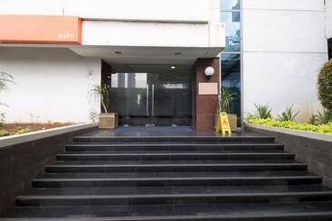 Отель Reddoorz Plus Near Rs Pertamina