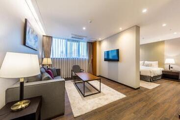 בית מלון כפרי Howard Johnson By Wyndham Incheon Airport