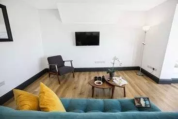 Pensione Tyme Suites On Kingsway