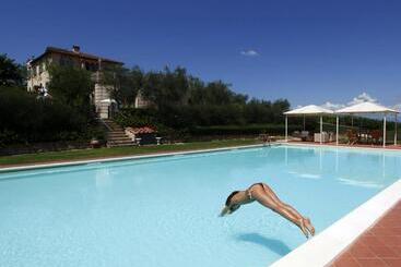 Отель Poggio Al Casone