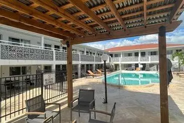 ユースホステル Holiday Isles Resort