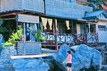 Pensão El Gordo S Seaside Adventure Lodge